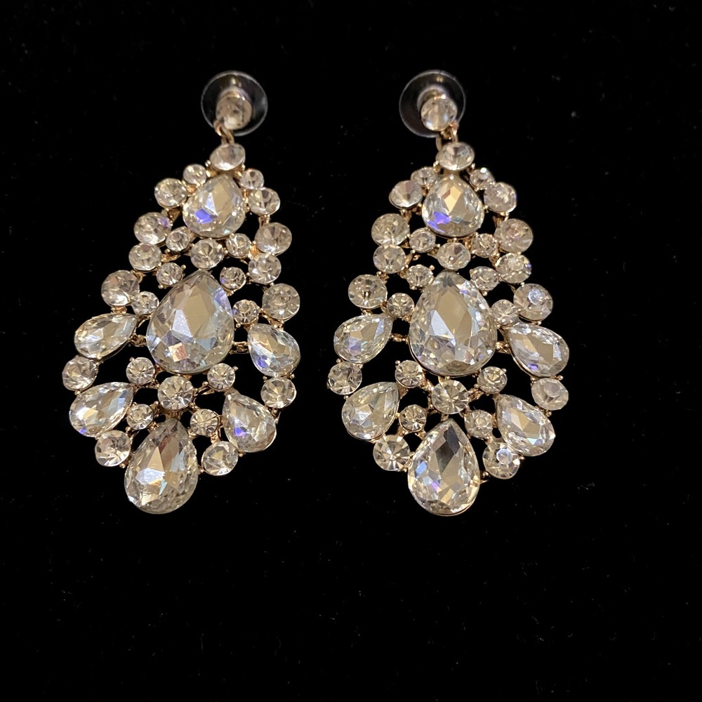 Elegant crystal and gold drop earrings